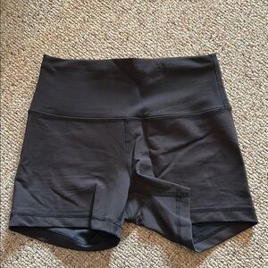 Wunder Train High-Rise Short 4"